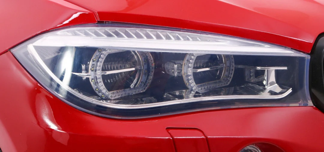BMW X6M XXL SUV za 2 djece Crvena boja + Daljinski upravljač + Eko koža_13