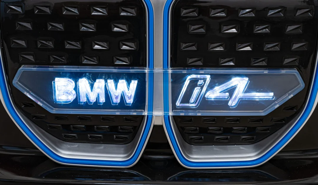 BMW i4 Dječji automobil na baterije, crveni + spori start + EVA + eko koža + audio LED, crvena_18