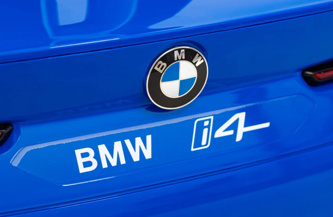 BMW i4 Dječji automobil na baterije, plavi + spori start + EVA + eko koža + audio LED, plava_18