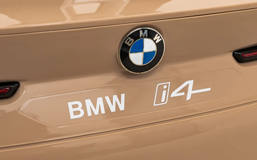 BMW i4 automobil na akumulator, zlatni_18