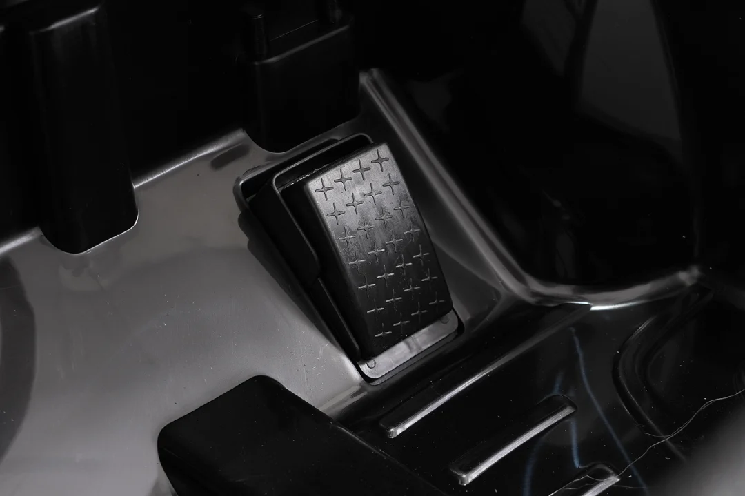 Bentley Bentayga S crni auto na akumulator_28