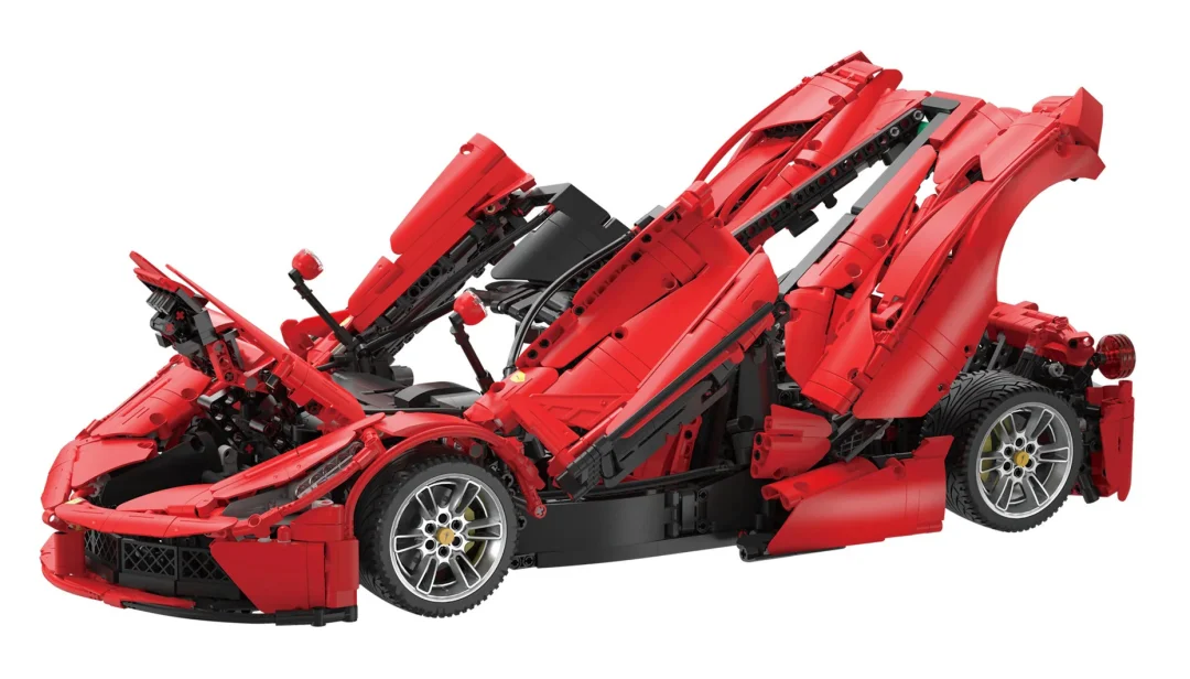CaDA Master Viva Hypercar 4739 dijelova 1:8 14+_3