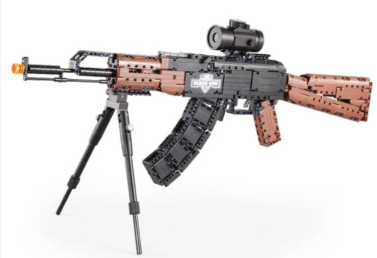 CaDA tehničke kocke puška AK47 738 dijelova 6+_4