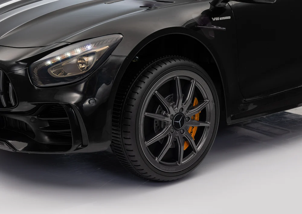 Crni automobil na baterije Mercedes GTR_11