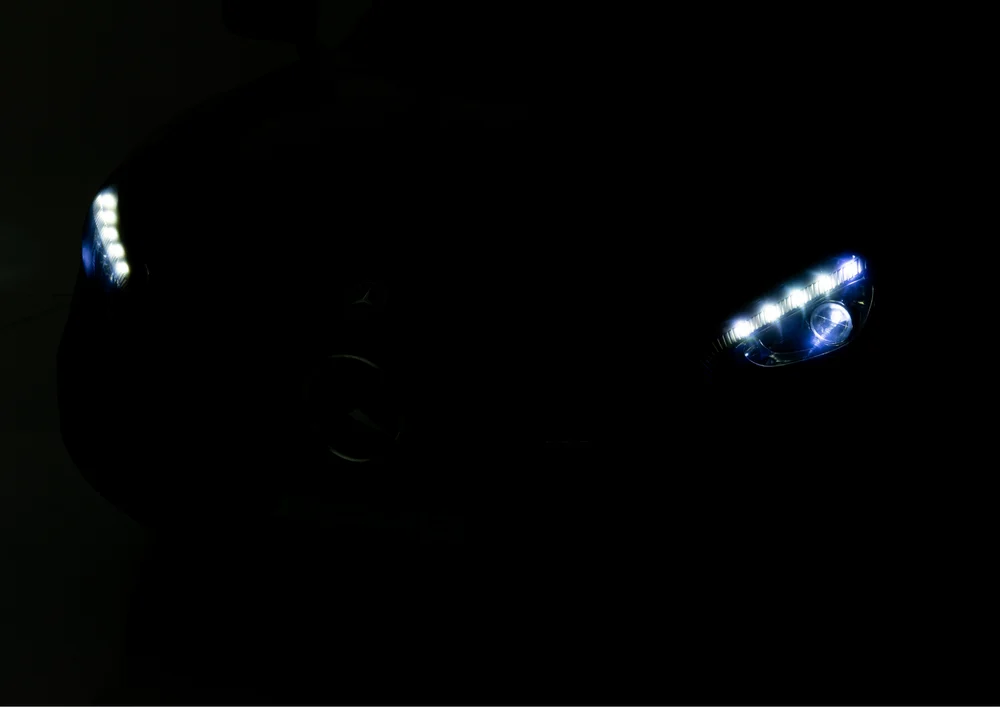 Crni automobil na baterije Mercedes GTR_14