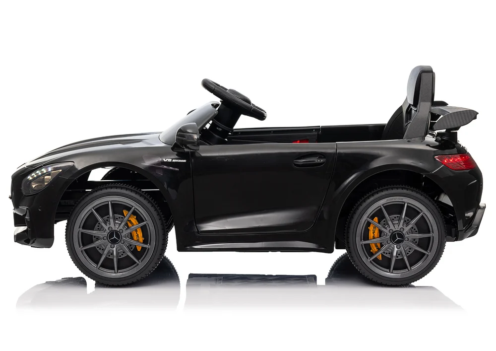 Crni automobil na baterije Mercedes GTR_3