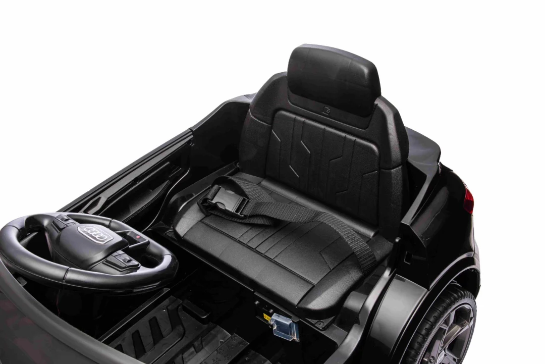 Crno vozilo Audi SQ8_11