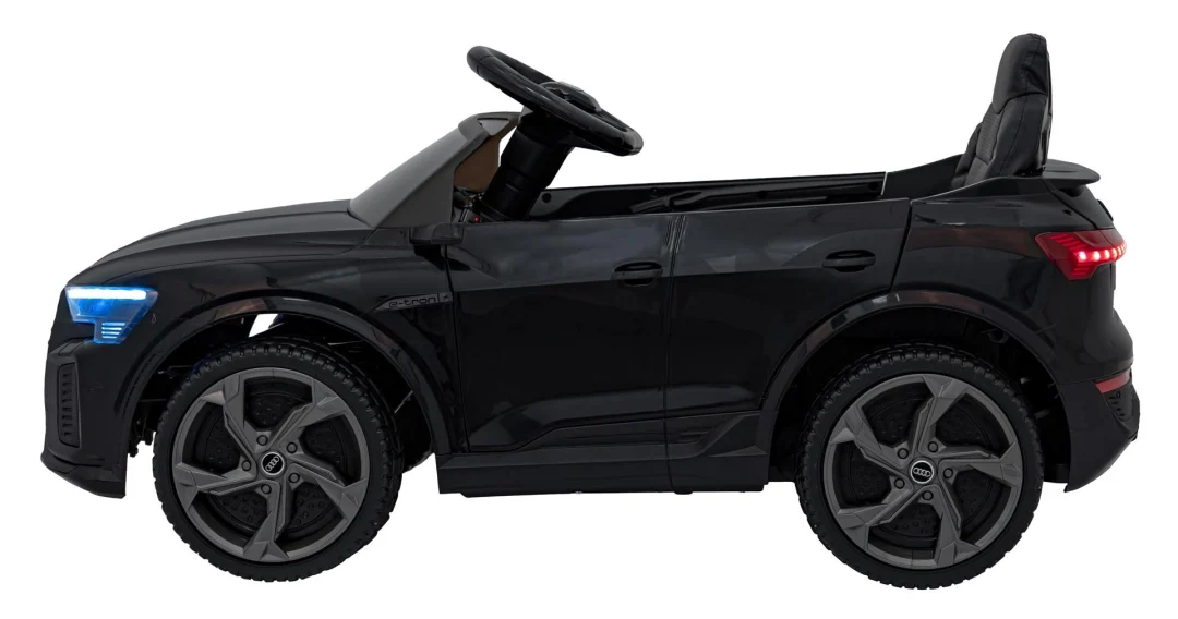 Crno vozilo Audi SQ8_12