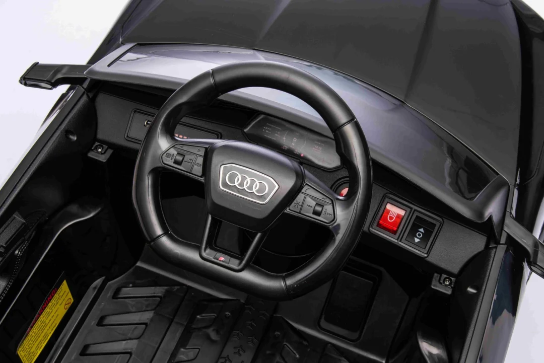 Crno vozilo Audi SQ8_13