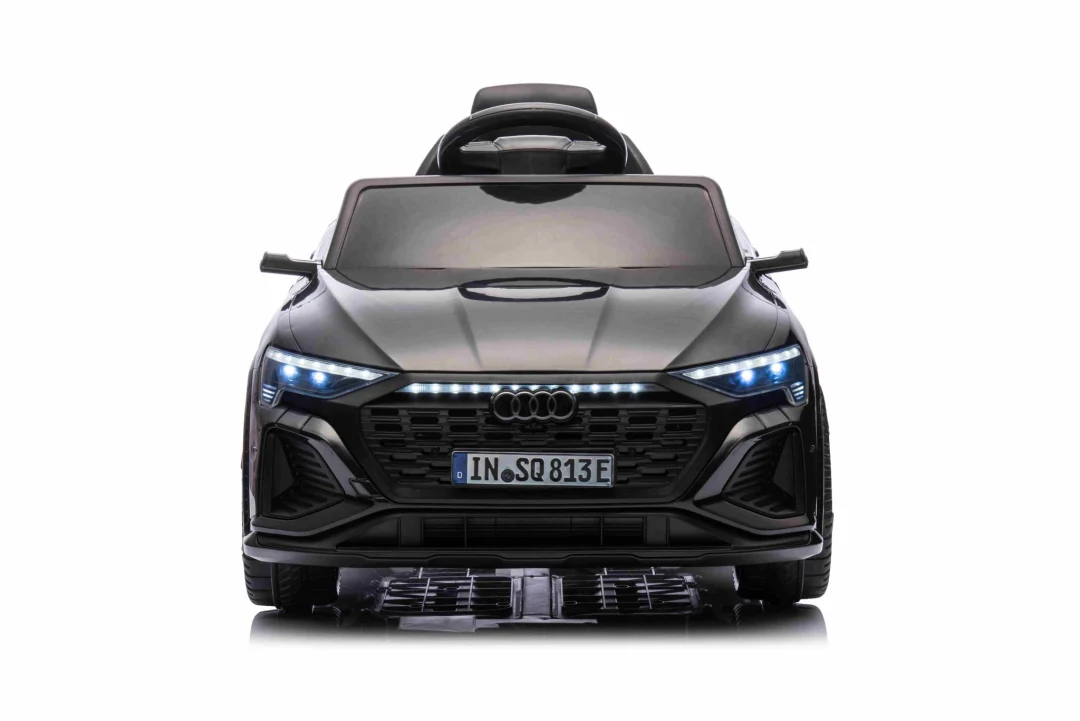 Crno vozilo Audi SQ8_15