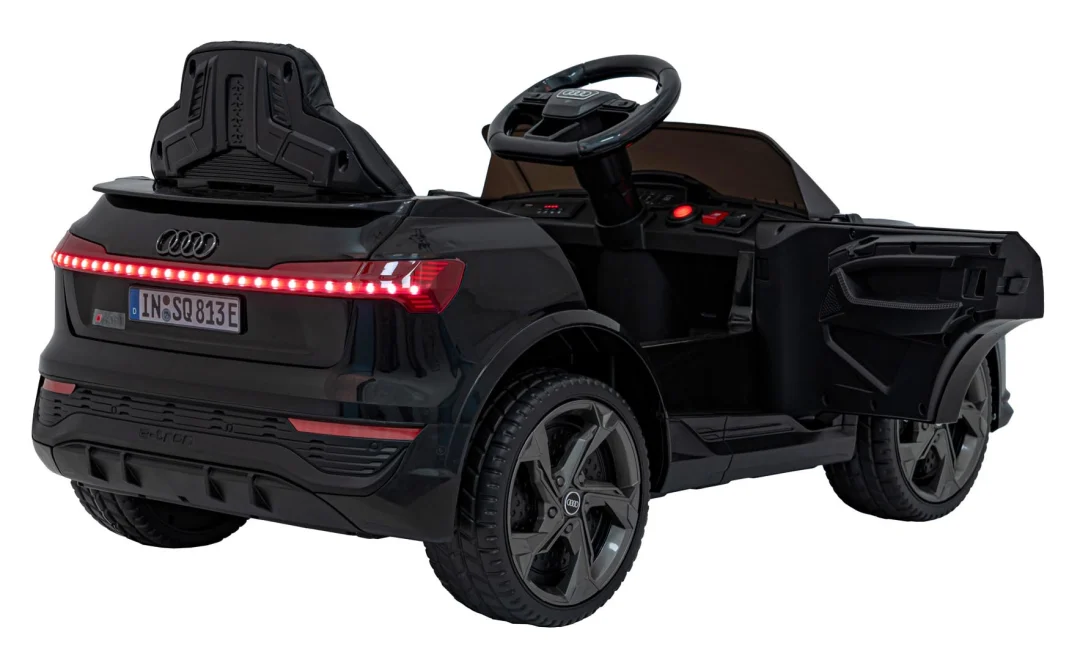 Crno vozilo Audi SQ8_18