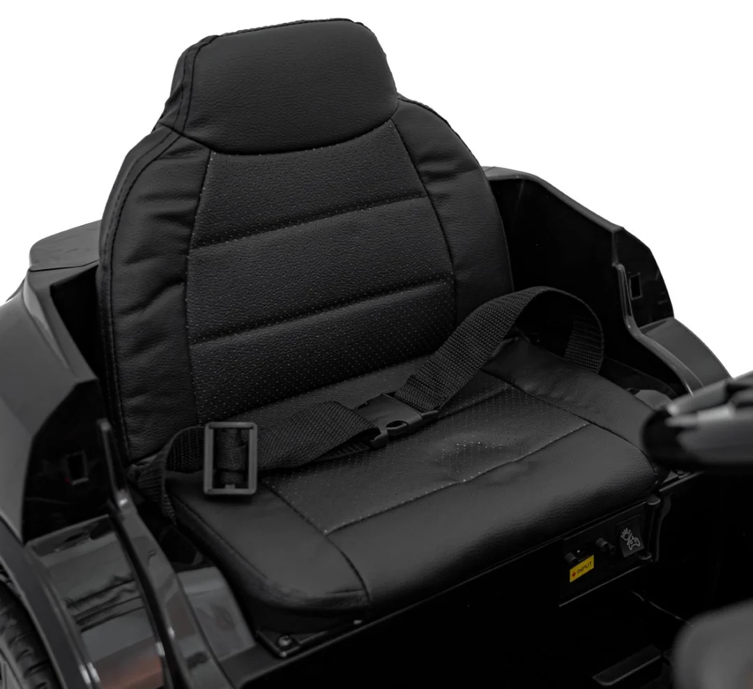 Crno vozilo Audi SQ8_22