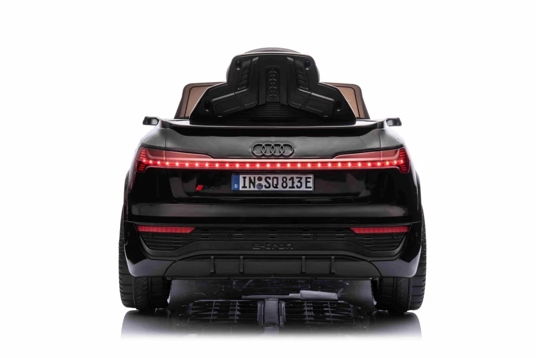 Crno vozilo Audi SQ8_5