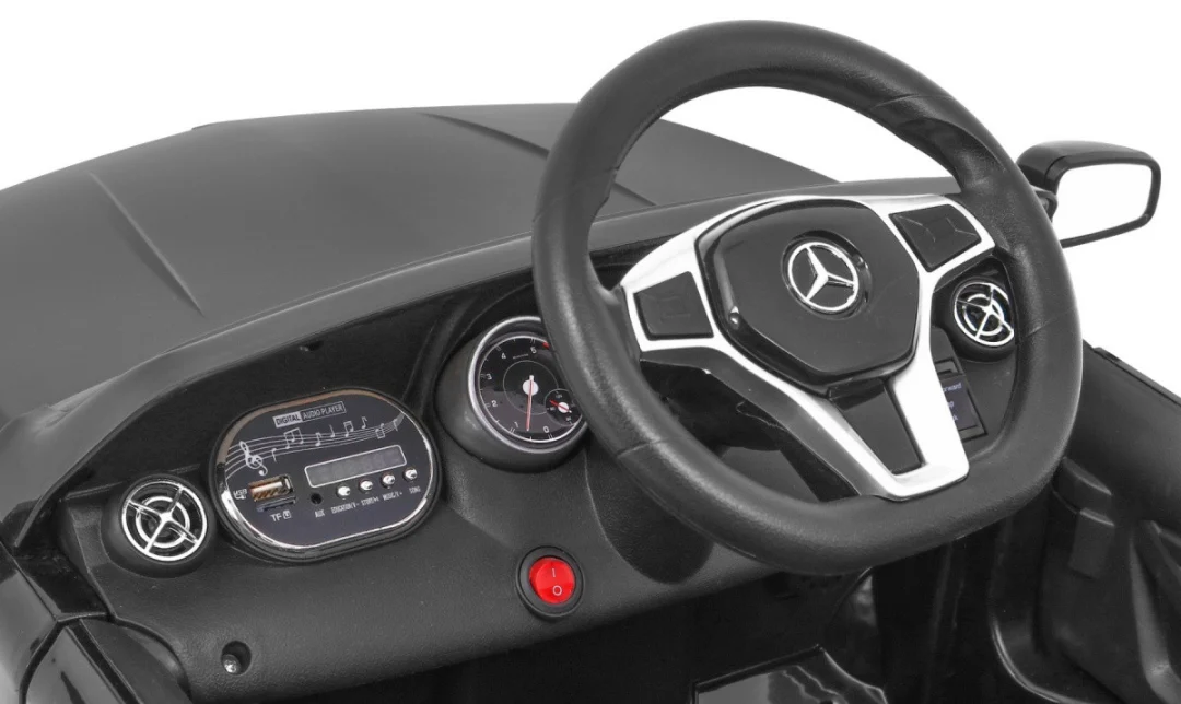 Crno vozilo Mercedes AMG GLA-45_10