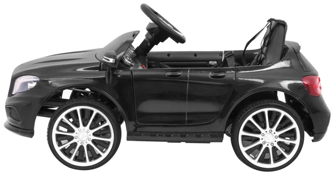 Crno vozilo Mercedes AMG GLA-45_4