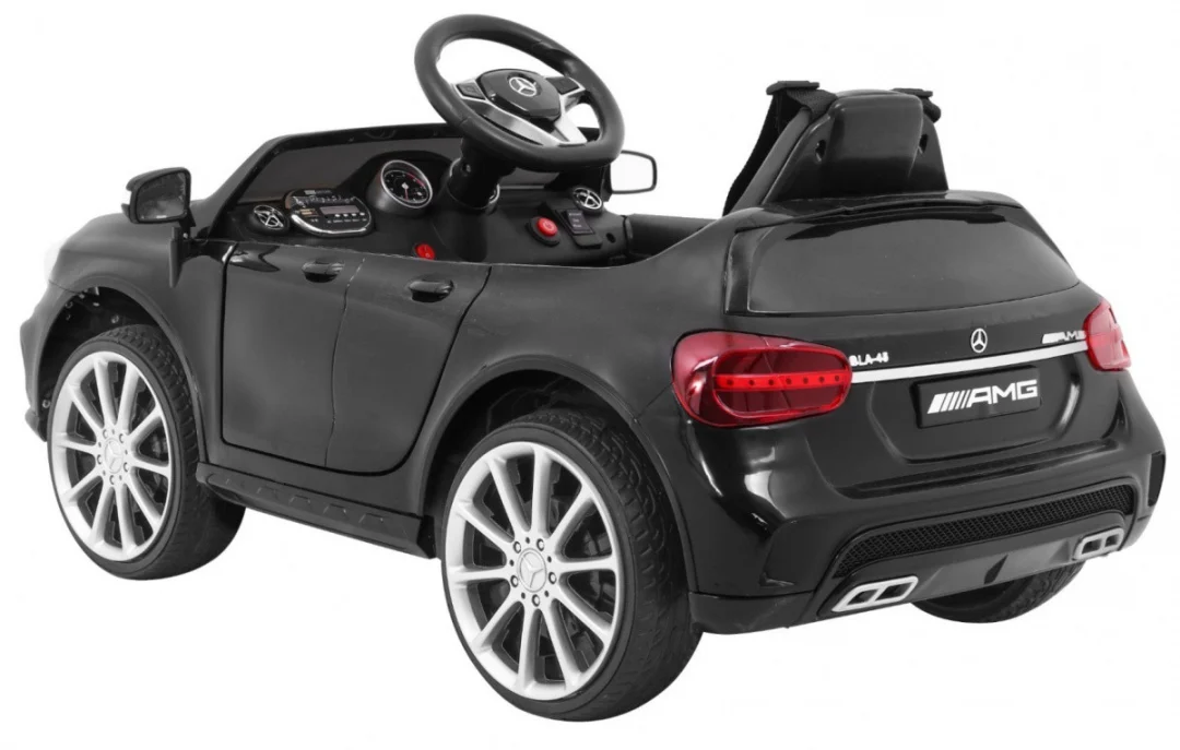 Crno vozilo Mercedes AMG GLA-45_5
