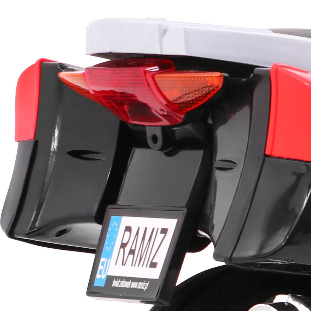 Crveni trkački motor, crvena motor na akumulator_14