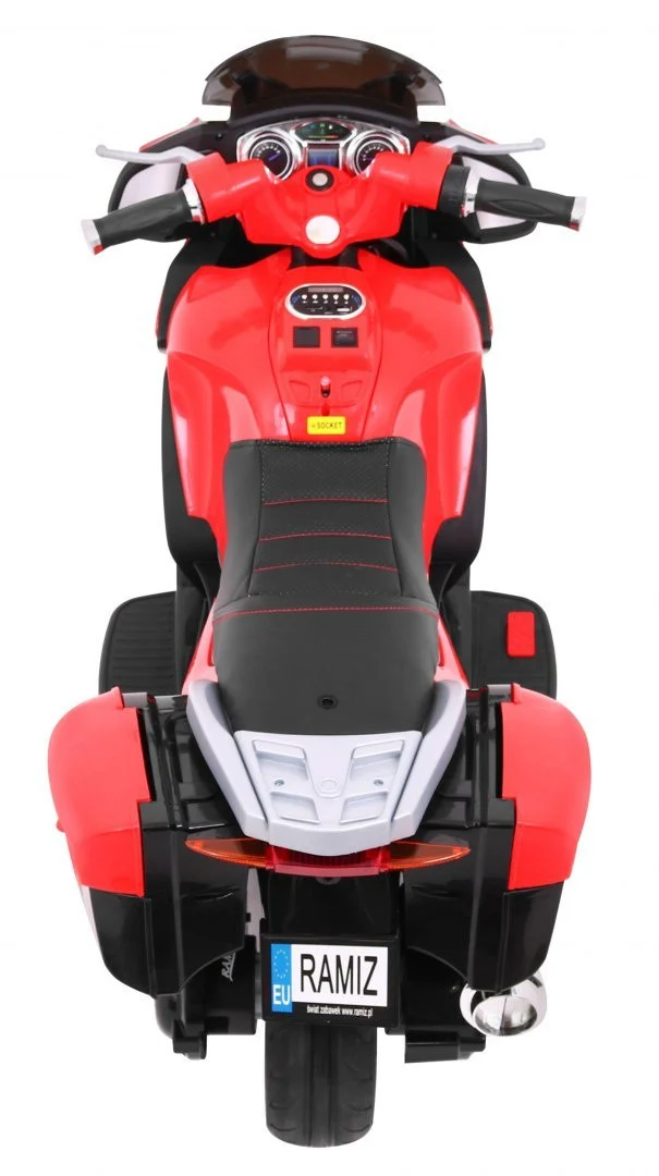 Crveni trkački motor, crvena motor na akumulator_9