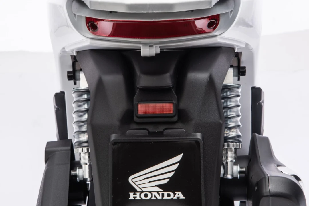 Dječji električni skuter Honda SH125I bijeli motor na akumulator_37