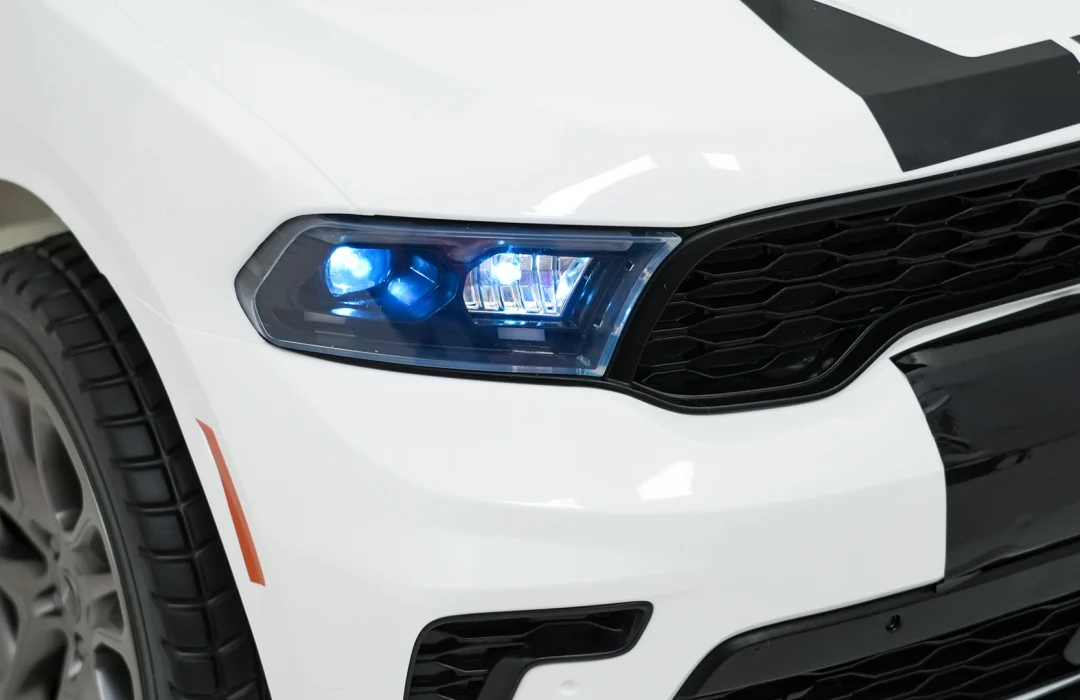 Dodge Durango bijeli auto na akumulator_21