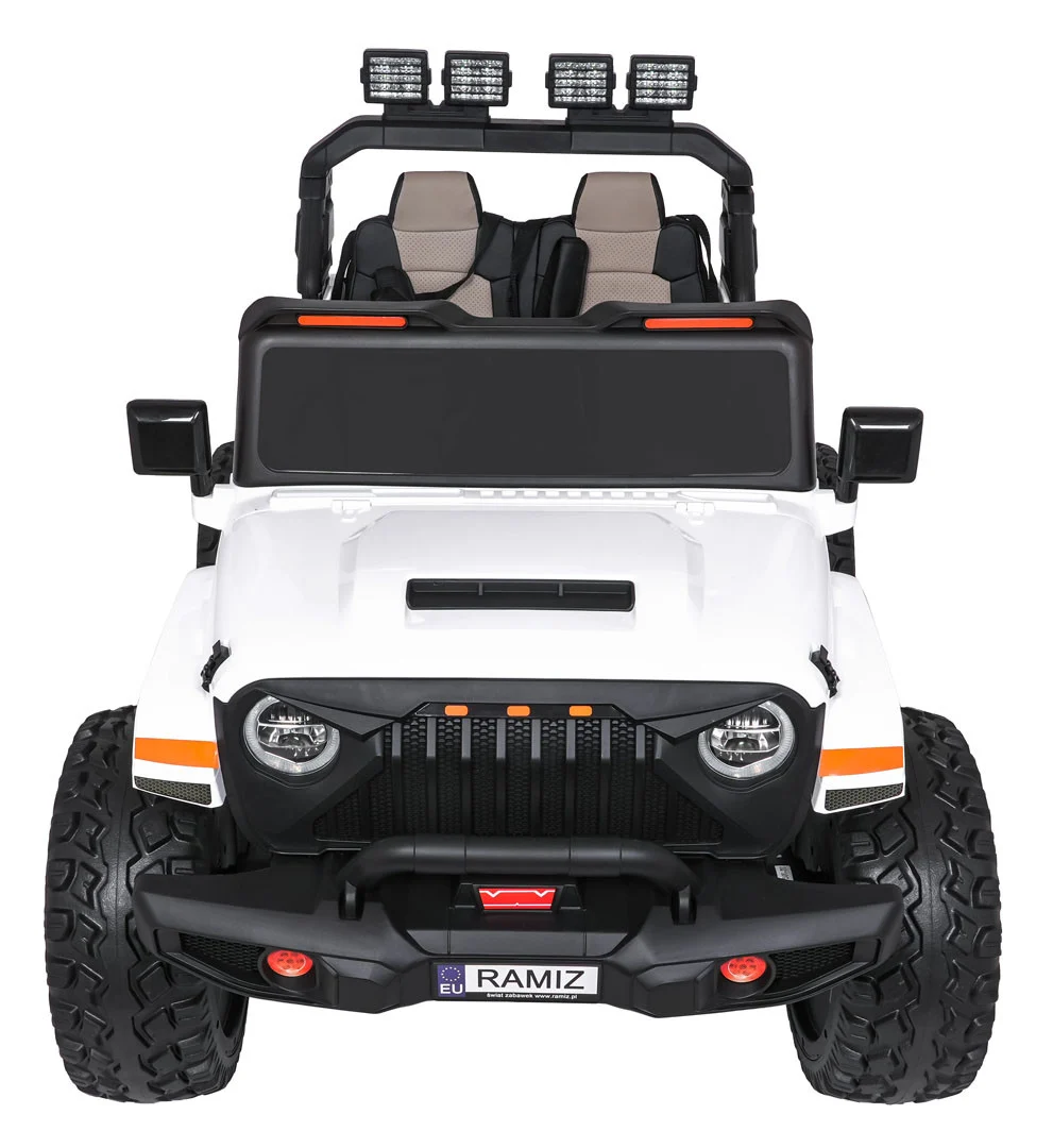 Ekstremno sportsko 4x4 vozilo promjenjive veličine, bijelo_11
