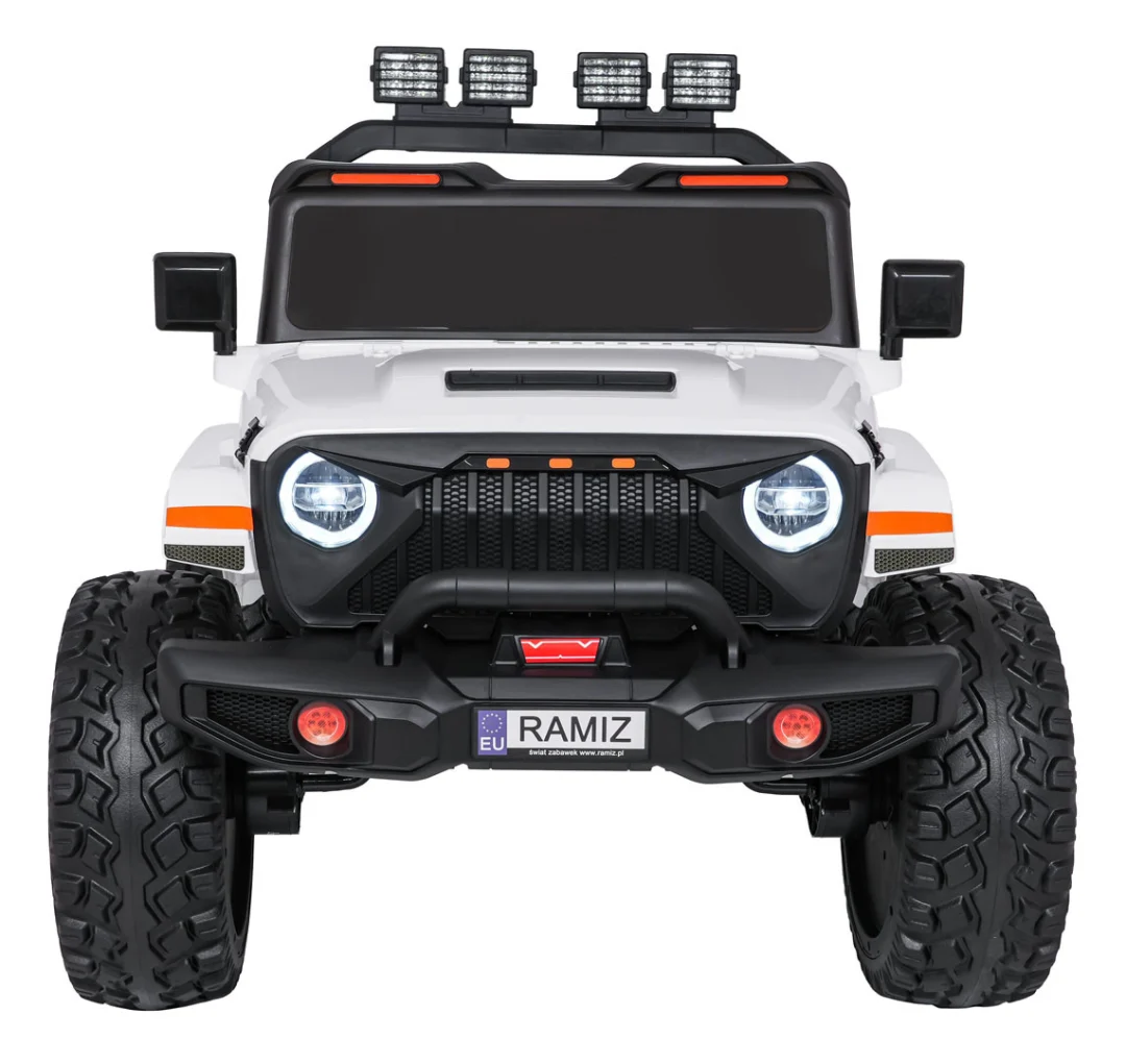 Ekstremno sportsko 4x4 vozilo promjenjive veličine, bijelo_5