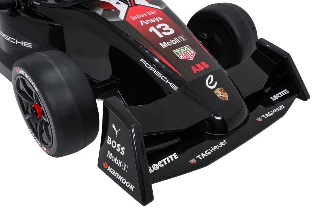 Električno vozilo Porsche Formula E crveni auto na akumulator_27