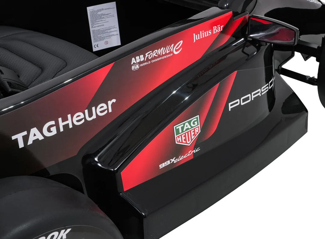 Električno vozilo Porsche Formula E crveni auto na akumulator_28