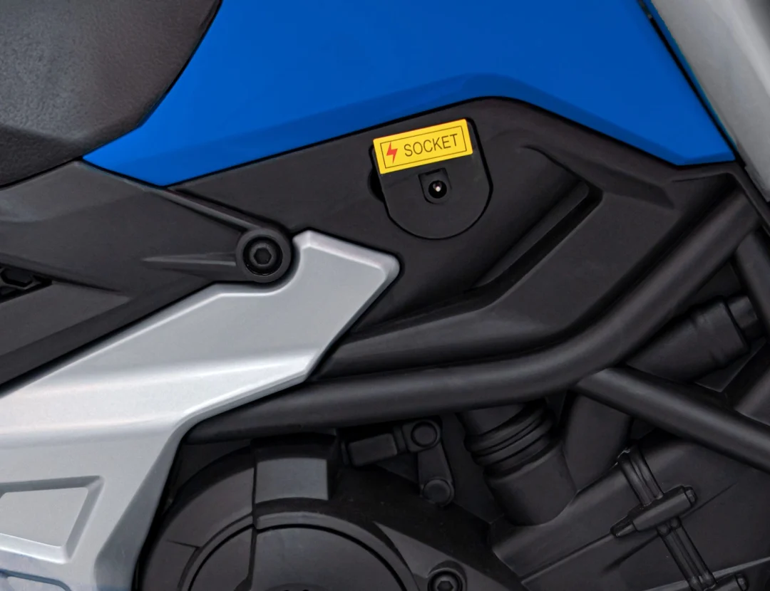 Honda NC750X plavi motocikl, plava motor na akumulator_13