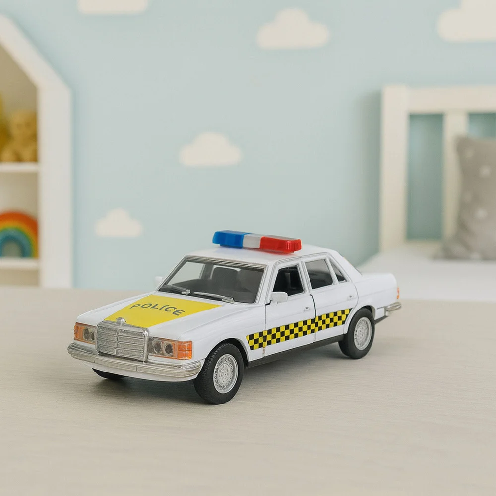 Klasični policijski automobil s metalnim pogonom i otvaranjem vrata, bijeli 1:32_4