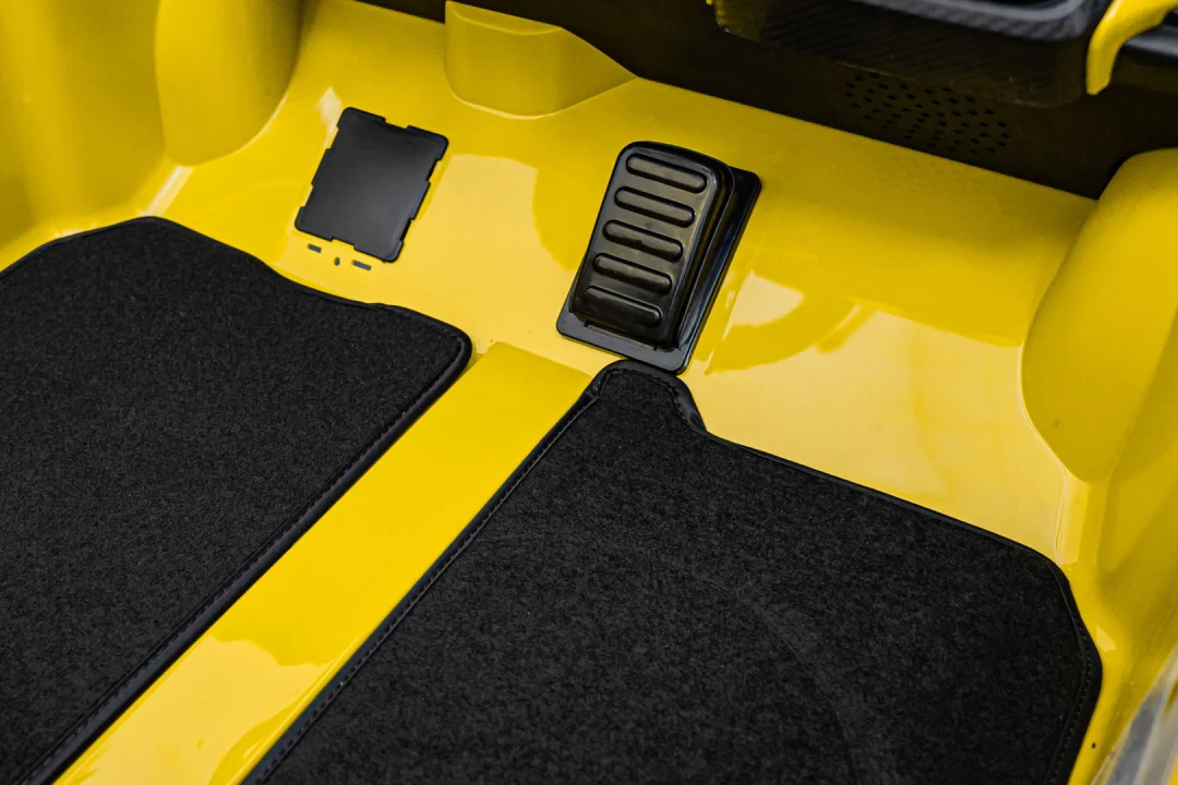 Lamborghini Revuelto XL Žuto vozilo_24
