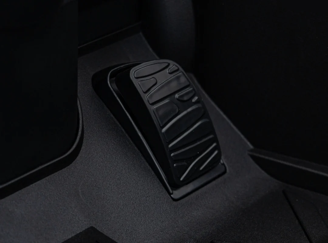 Lamborghini Revuelto na akumulator, crni_25