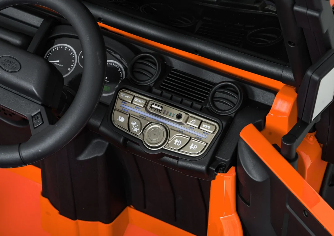 Land Rover Defender 110 SVX konceptno narančasto vozilo_16