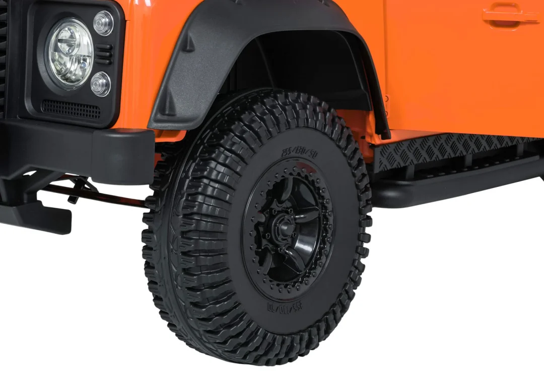 Land Rover Defender 110 SVX konceptno narančasto vozilo_22