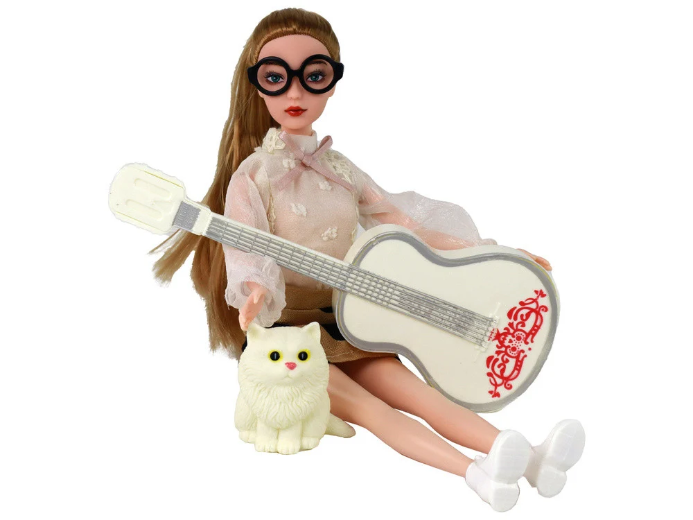 Lutka Emily s gitarom, naočalama i mačetom_4