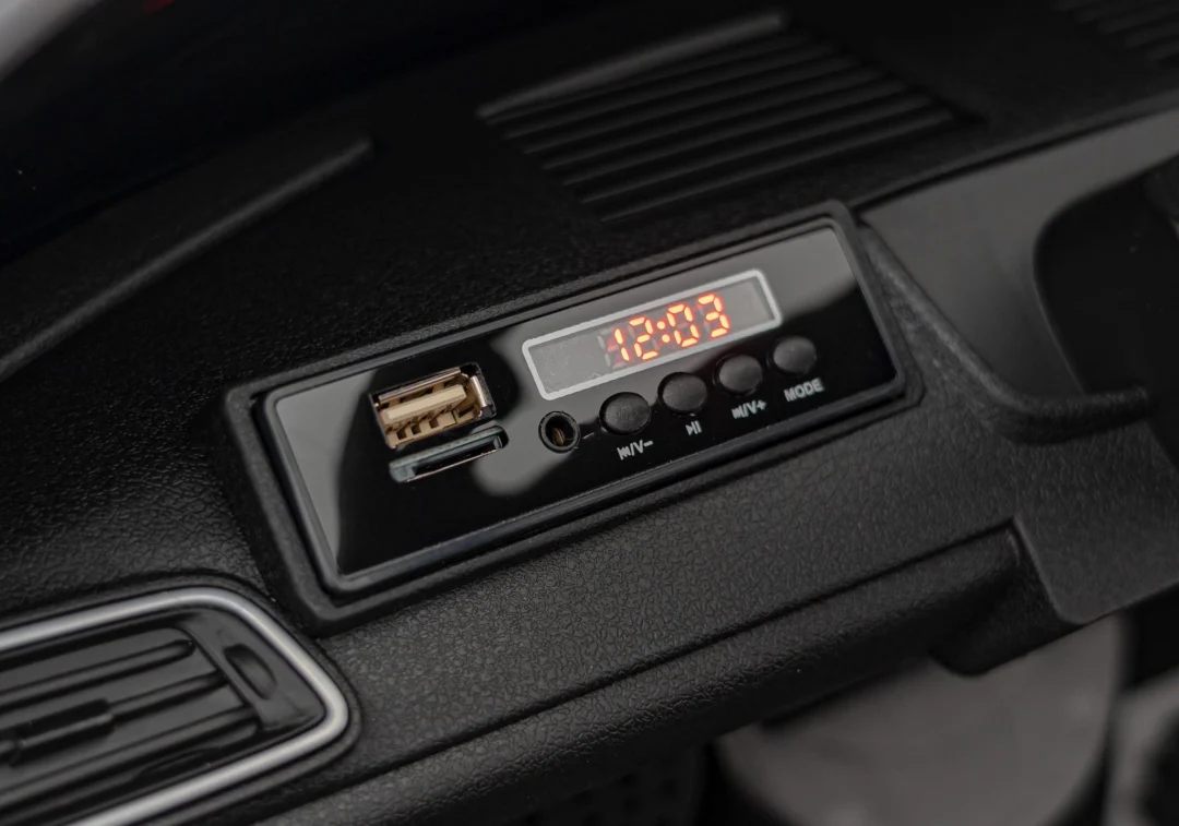 Maserati Ghibli na akumulator, crni_12