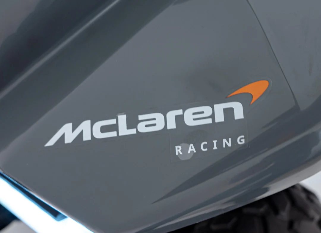 McLaren Racing MCL 35 Dječji Quad sivi + daljinski upravljač + spori start + EVA + audio LED_18