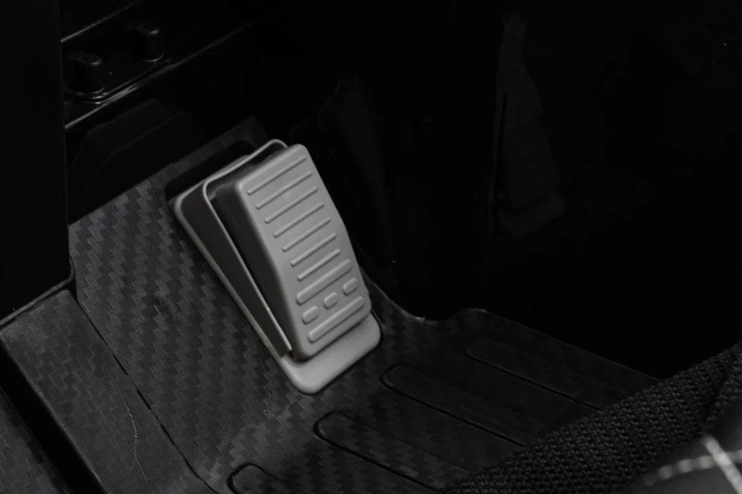 Mercedes AMG G63 na akumulator, crni_15