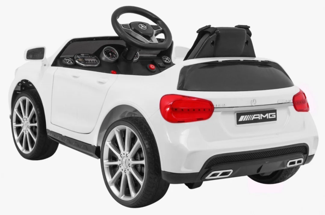 Mercedes AMG GLA-45 bijelo vozilo_5