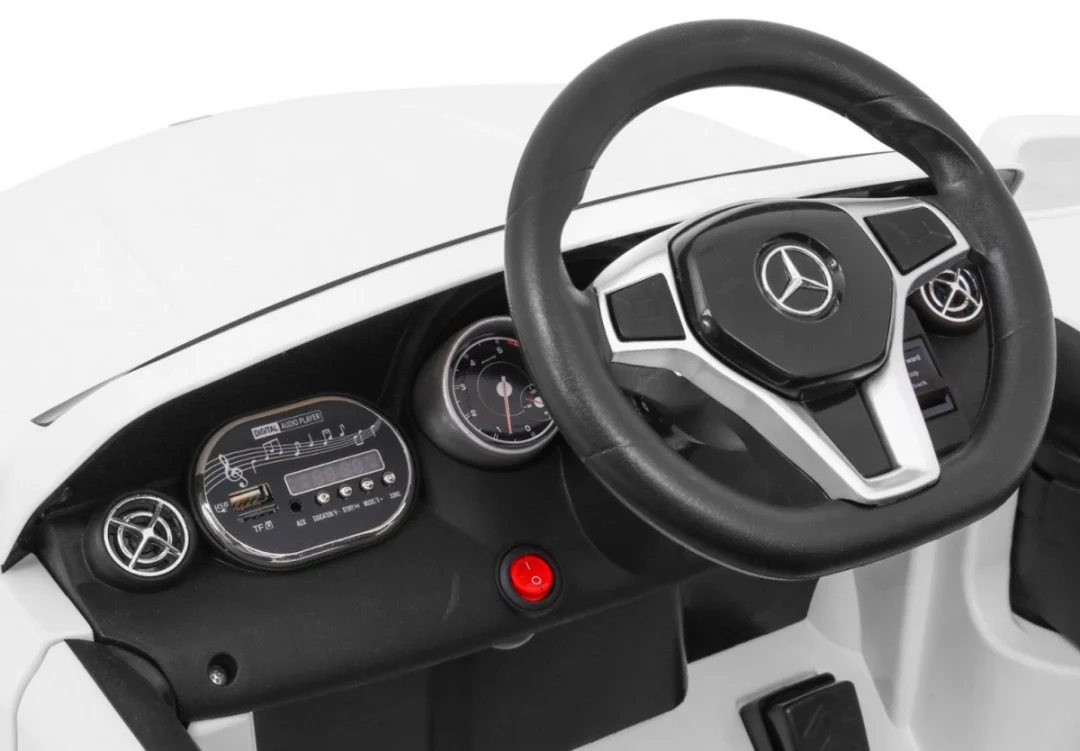 Mercedes AMG GLA-45 bijelo vozilo_9
