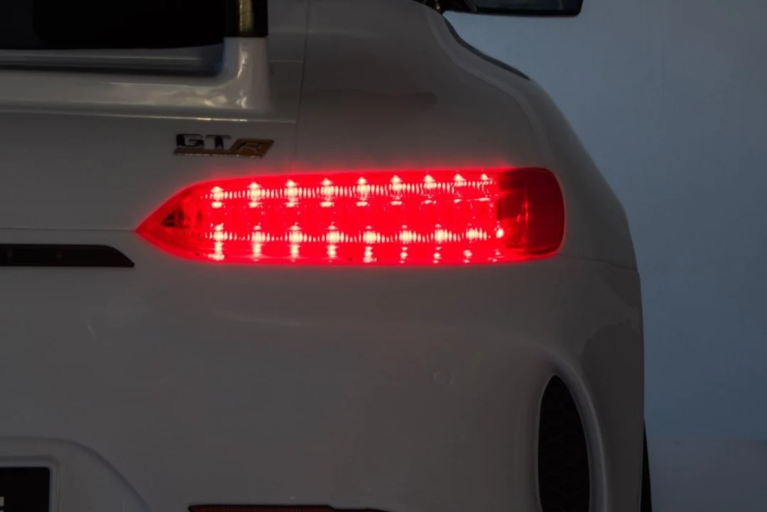 Mercedes-Benz GT R za djecu Crvena boja + 4x4 pogon + ventilacijski otvor + daljinski upravljač_10