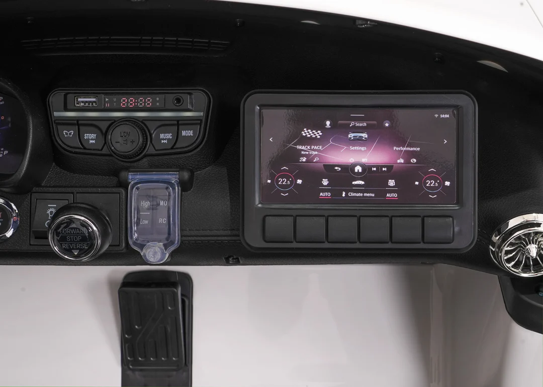 Mercedes-Benz GT63 AMG bijeli auto na akumulator_21