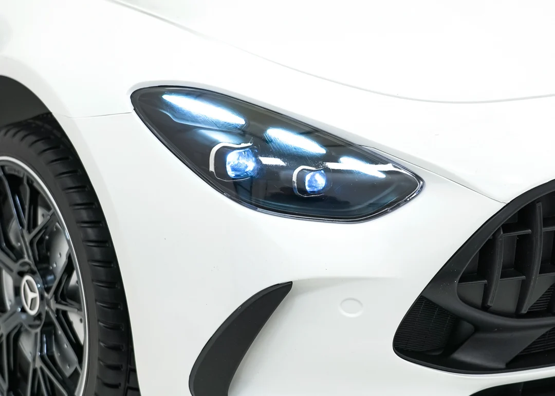Mercedes-Benz GT63 AMG bijeli auto na akumulator_26