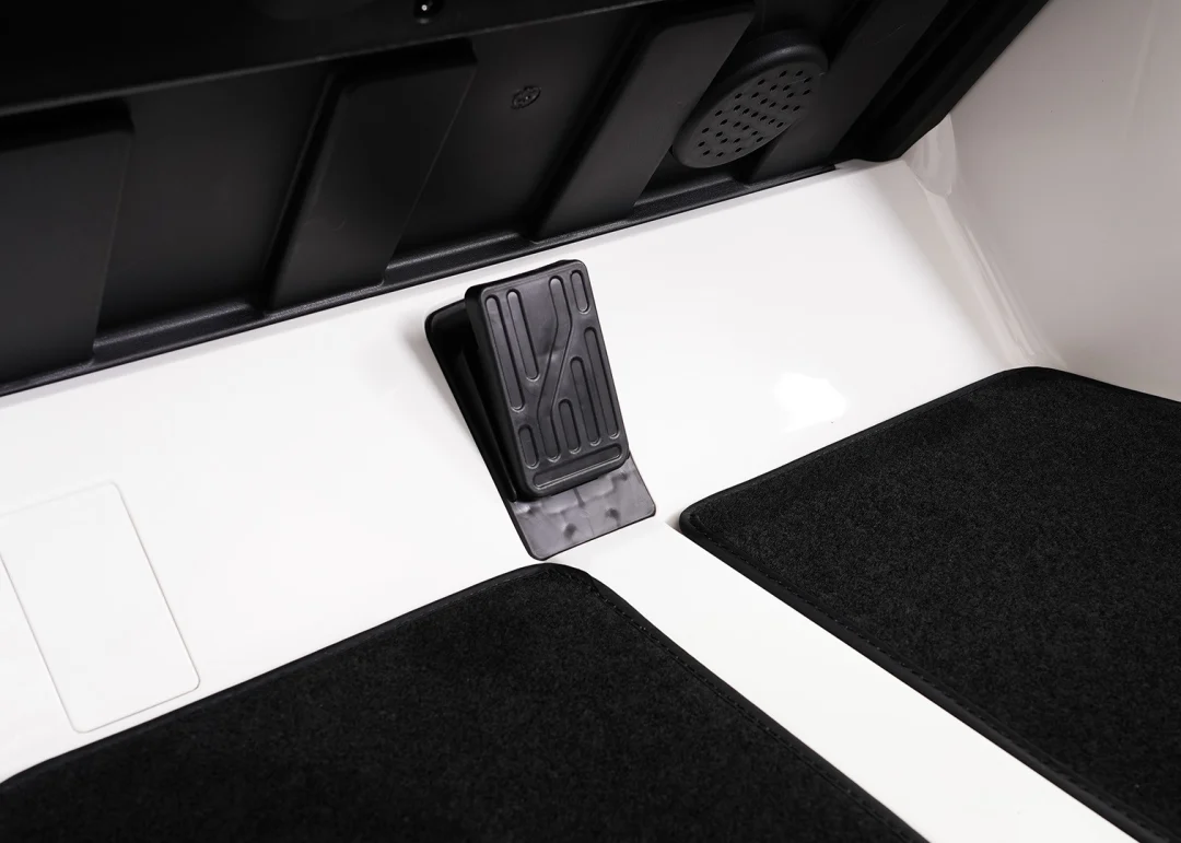Mercedes-Benz GT63 AMG bijeli auto na akumulator_29