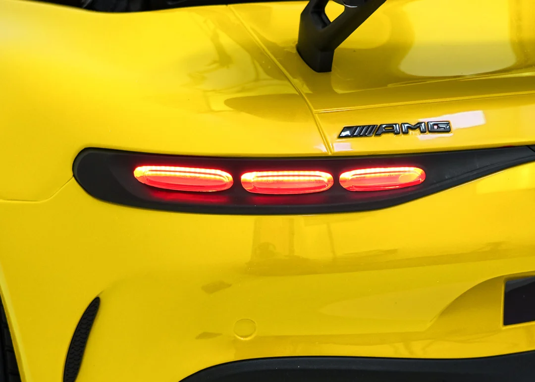 Mercedes-Benz GT63 AMG žuti auto na akumulator_26