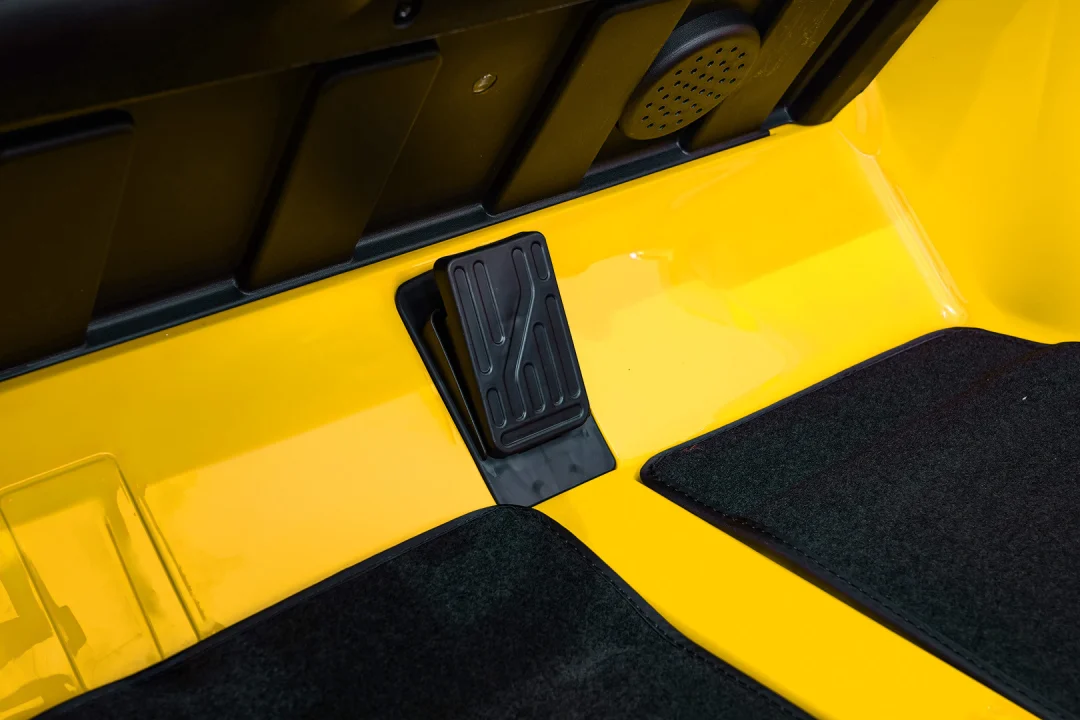 Mercedes-Benz GT63 AMG žuti auto na akumulator_29