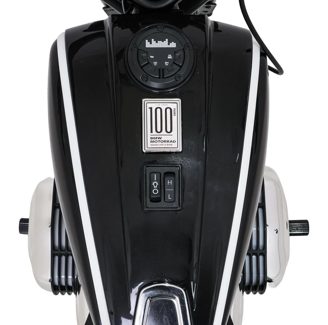 Motor BMW R18 crni motor na akumulator_19