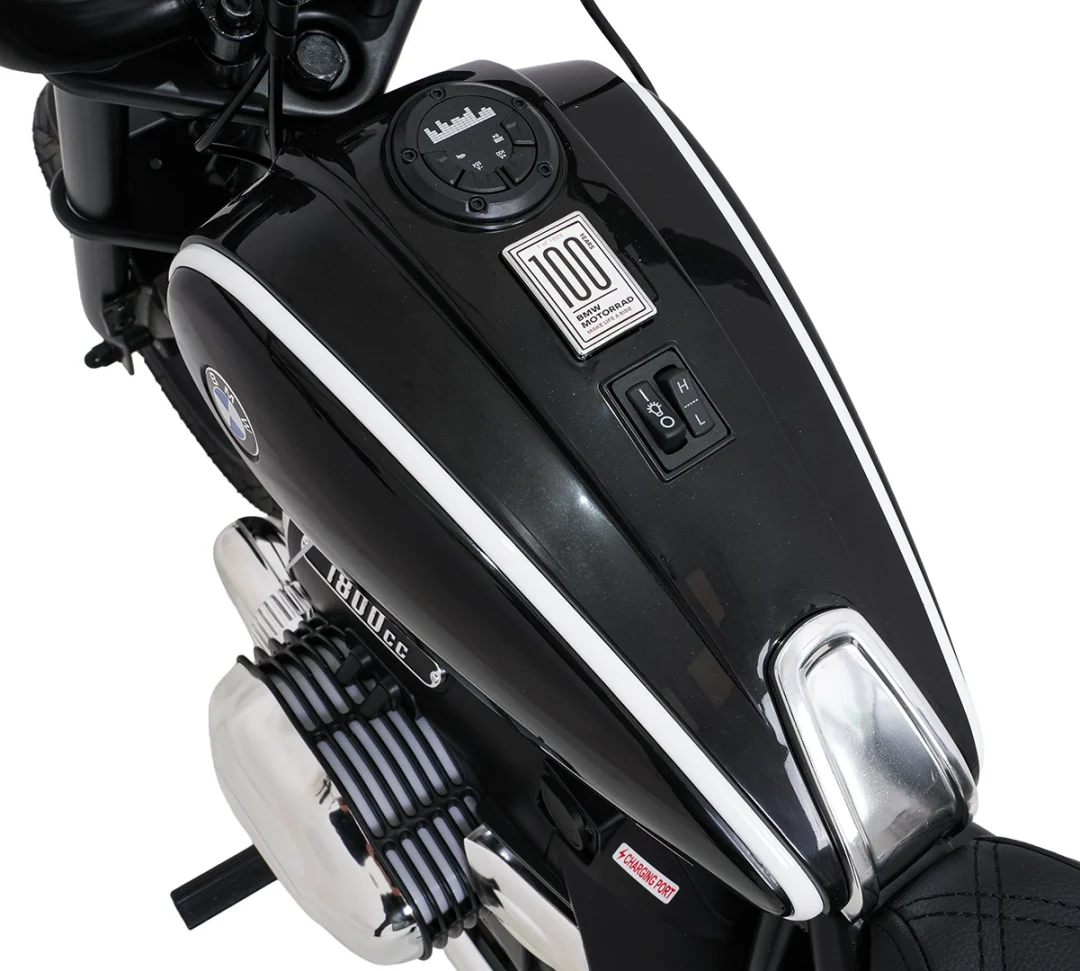 Motor BMW R18 crni motor na akumulator_20