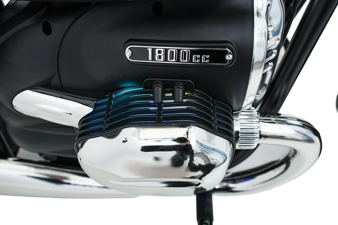 Motor BMW R18 crni motor na akumulator_33