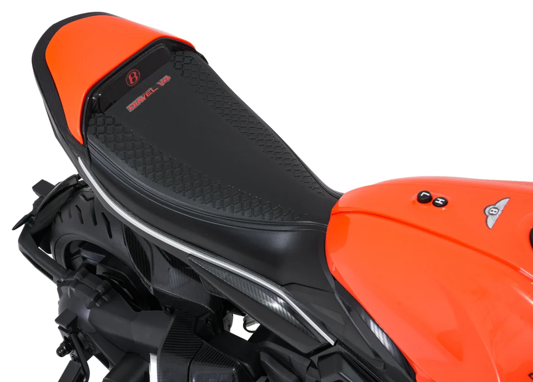 Motor Ducati Diavel x Bentley narančasti motor na akumulator_19